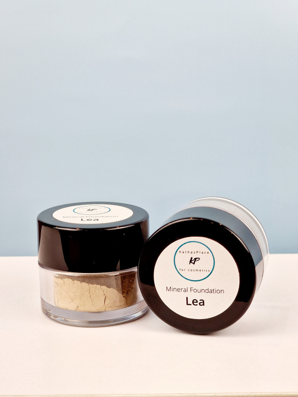 MINERAL POWDER FOUNDATION Lea: deckender & leichter Puder: sehr helle Haut